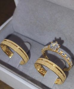 Alianças de Casamento 5mm | Modelo Todo Diamantado com 1 Friso Lateral | Semi Anatômico | Moeda Antiga Banhada a Ouro 18K | Anel Solitário Cravejado Incluso